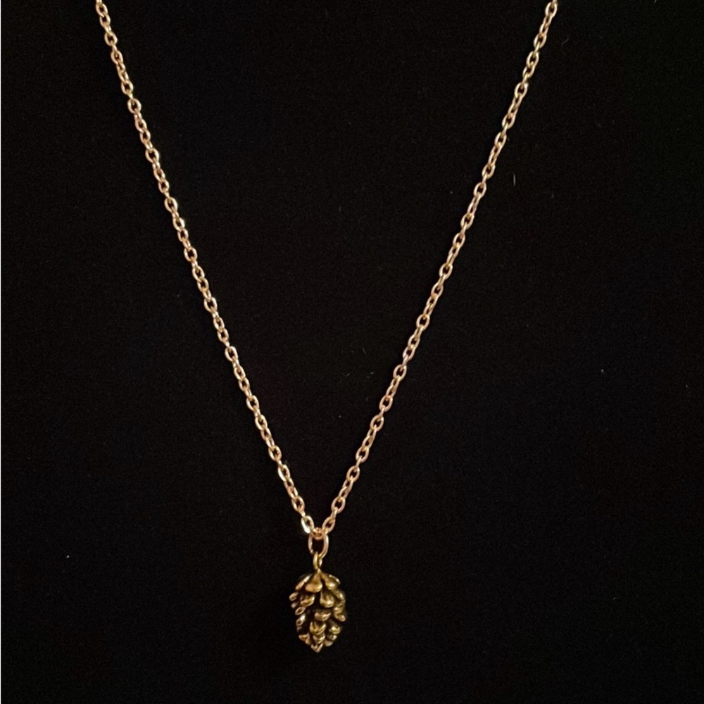 Gold tone pinecone necklace NWT